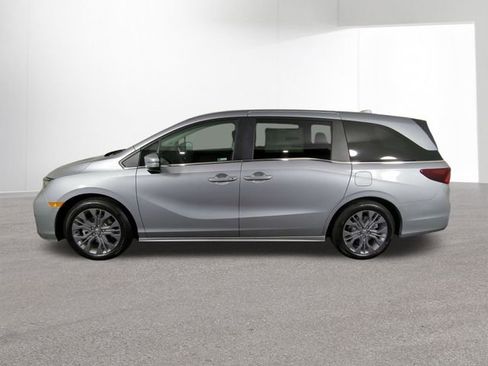 New 2026 Honda Odyssey Touring image 13