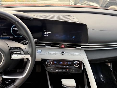 Certified 2023 Hyundai Elantra Limited FWD image 22