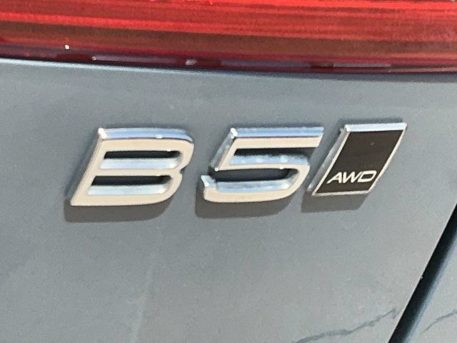 Used 2023 Volvo XC60 B5 Core AWD/4WD image 10