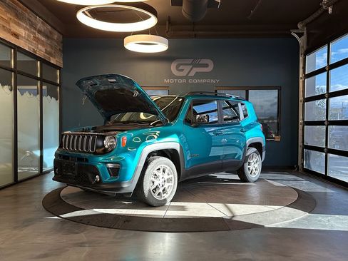 Used 2022 Jeep Renegade Latitude w/ Convenience Group AWD/4WD image 23