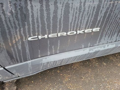 Used 2014 Jeep Cherokee Latitude w/ Comfort/Convenience Group image 5