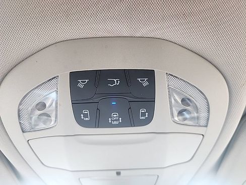 Used 2022 Chrysler Pacifica Touring-L w/ Uconnect Theater Family Group FWD image 34