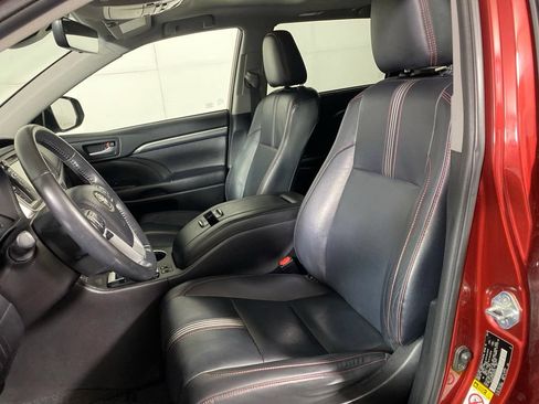 Used 2019 Toyota Highlander SE AWD/4WD image 13