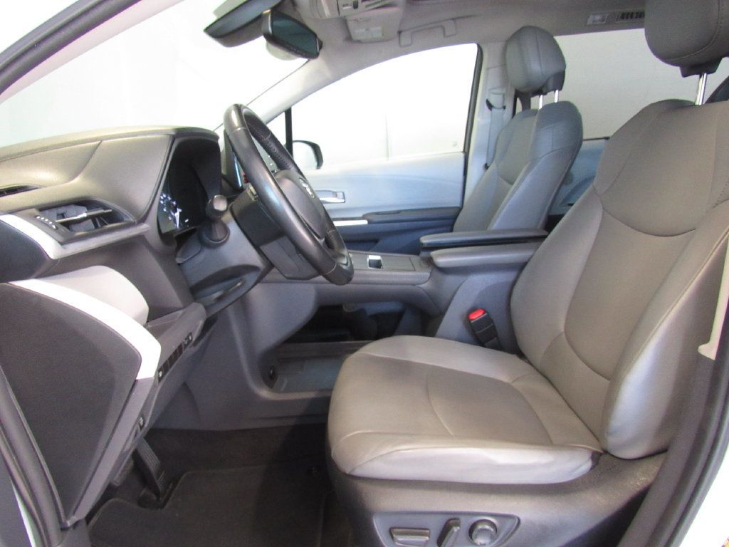 Certified 2024 Toyota Sienna XLE FWD image 10