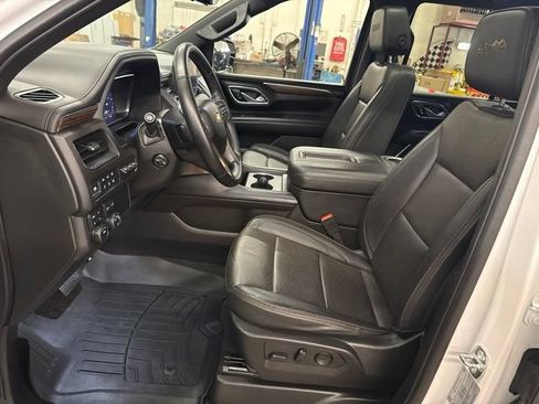 Used 2024 Chevrolet Tahoe High Country AWD/4WD image 12