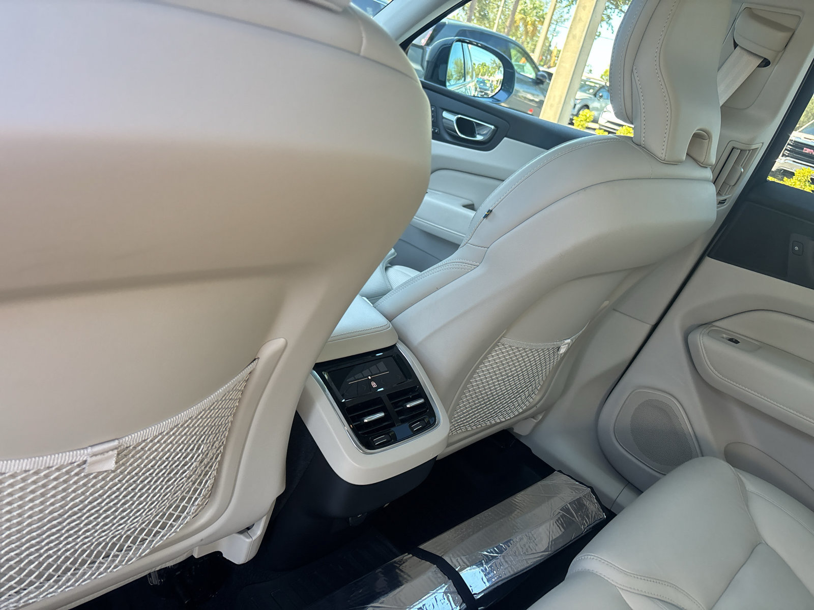 Used 2022 Volvo XC60 B6 Inscription w/ Protection Package Premier AWD/4WD image 19