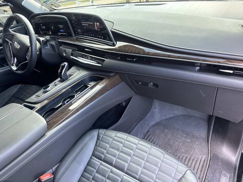 Used 2024 Cadillac Escalade Sport Platinum w/ LPO, ONYX Package image 13