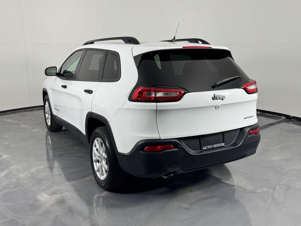 Used 2016 Jeep Cherokee Sport FWD image 7