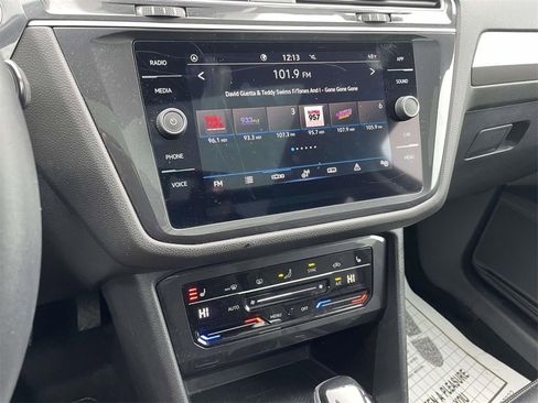 Used 2024 Volkswagen Tiguan SE image 24