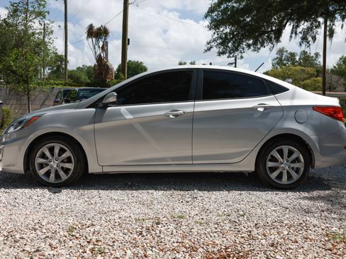 Used 2013 Hyundai Accent GLS w/ Premium Pkg FWD image 4