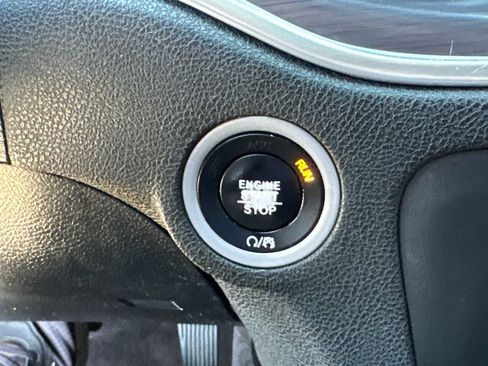 Used 2018 Dodge Charger SXT RWD image 31
