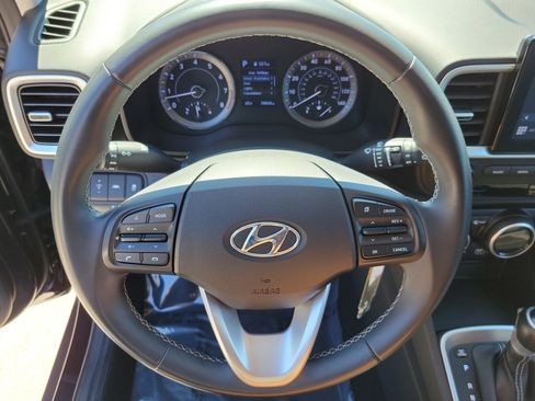 Used 2022 Hyundai Venue SEL image 18