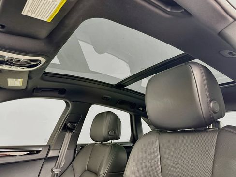 Certified 2025 Porsche Macan AWD/4WD image 23