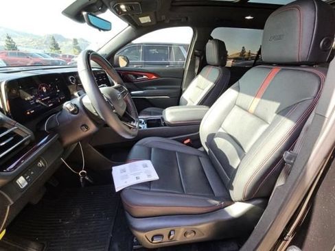 Used 2025 Chevrolet Traverse RS FWD image 6
