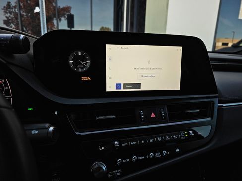 Used 2025 Lexus ES 350 w/ Accessory Package (Z2) image 29