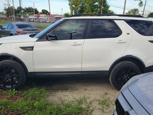 Used 2019 Land Rover Discovery SE AWD/4WD image 4