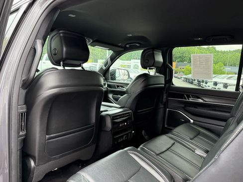 Used 2023 Jeep Wagoneer L Series II AWD/4WD image 25