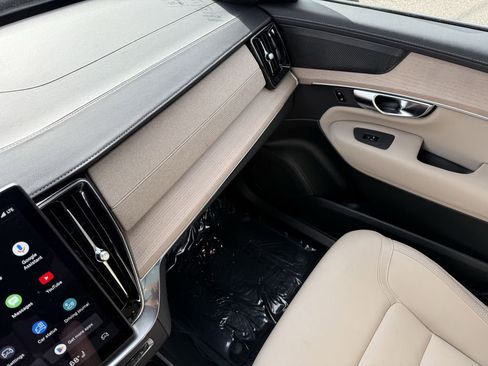 Certified 2025 Volvo XC90 B5 Plus image 35