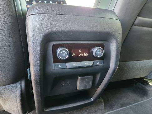 Used 2025 Chevrolet Traverse RS AWD/4WD image 30