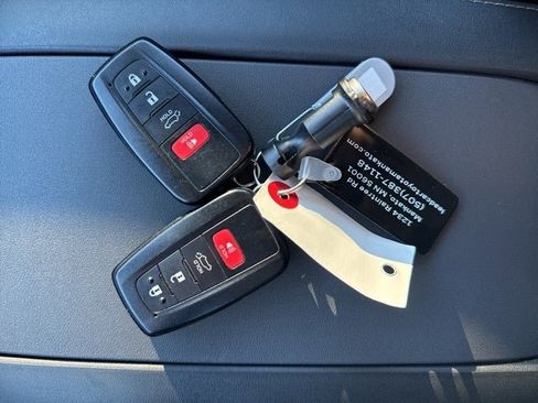 Certified 2022 Toyota Highlander XLE image 38