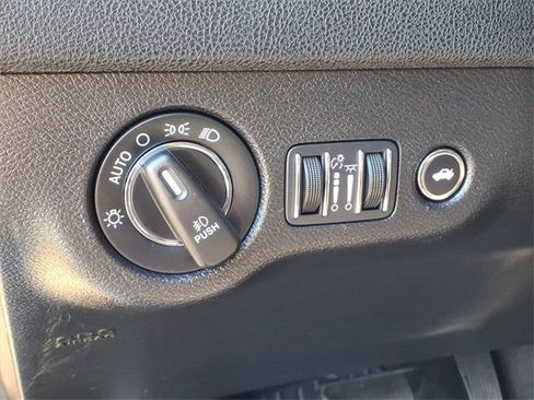 Certified 2019 Chrysler 300 Limited image 19