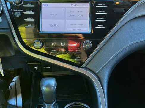 Used 2019 Toyota Camry SE image 32