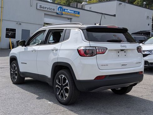 Used 2022 Jeep Compass Limited image 9