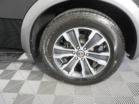 Used 2020 Nissan Armada SL w/ Premium Package image 17