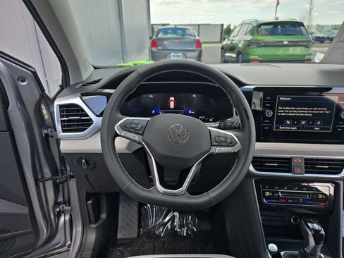 New 2026 Volkswagen Taos SE FWD image 13