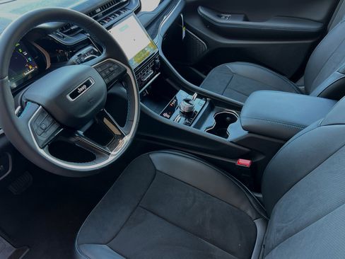 New 2023 Jeep Grand Cherokee Trailhawk w/ Advanced Protech Group II image 9