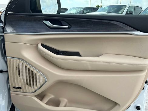 Certified 2022 Jeep Grand Cherokee L Limited RWD image 30
