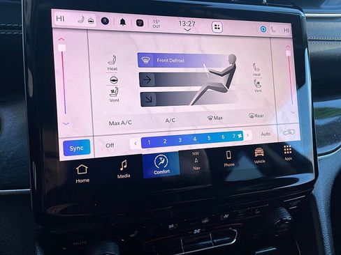 Used 2023 Jeep Grand Cherokee Limited w/ Luxury Tech Group II image 24