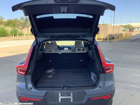 Used 2023 Volvo XC40 B4 Plus w/ Protection Package Premier image 14