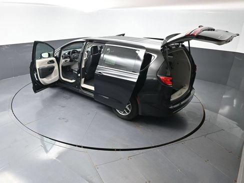 Used 2024 Chrysler Pacifica Touring-L FWD image 67