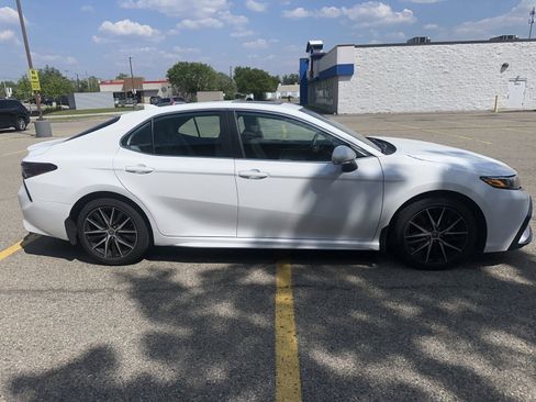 Used 2024 Toyota Camry SE w/ Cold Weather Package FWD image 17