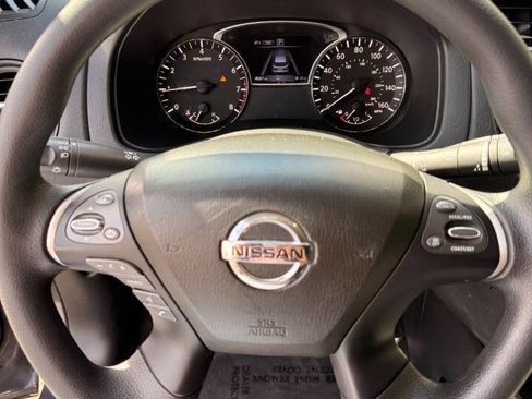 Used 2020 Nissan Pathfinder S AWD/4WD image 11