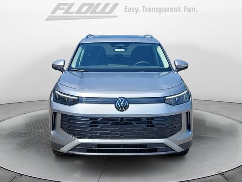 New 2026 Volkswagen Tiguan SE FWD image 2
