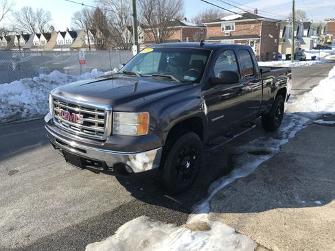 Used 2010 GMC Sierra 1500 SLE image 2