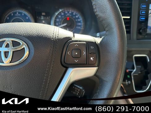 Used 2017 Toyota Sienna XLE w/ XLE Navigation Package FWD image 32