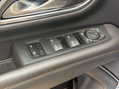 Used 2023 GMC Yukon AT4 w/ Technology Package AWD/4WD image 13