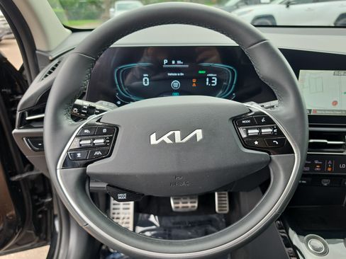 Certified 2023 Kia Niro EX Touring FWD image 28