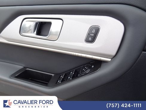 Used 2026 Ford Explorer Active w/ Active Comfort Package AWD/4WD image 18