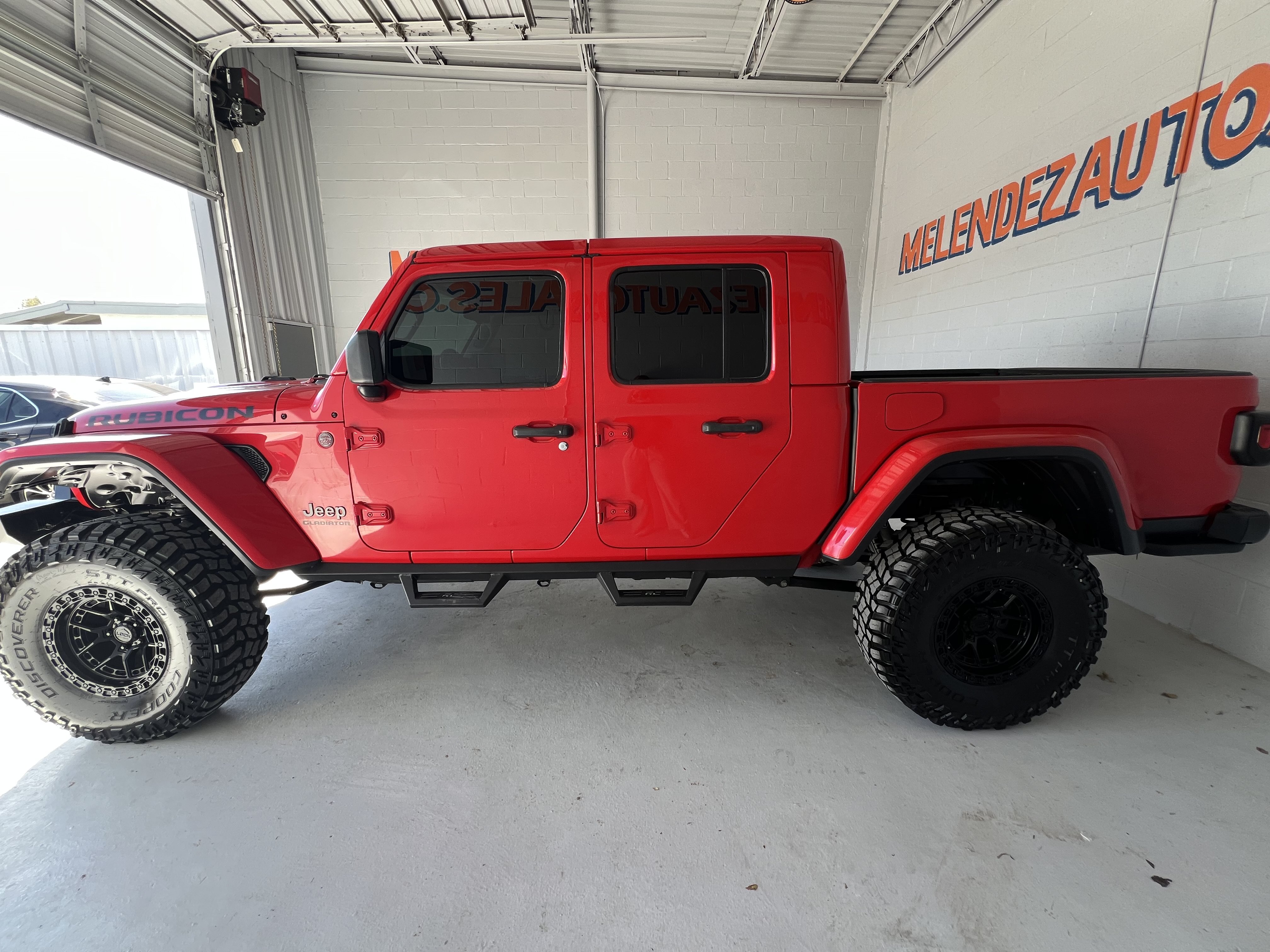 Used 2020 Jeep Gladiator Rubicon AWD/4WD image 2