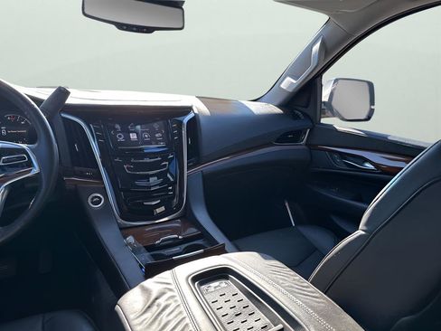 Used 2016 Cadillac Escalade Premium image 24