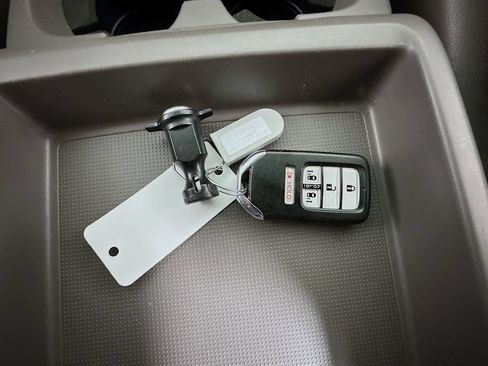 Used 2016 Honda Odyssey SE image 20