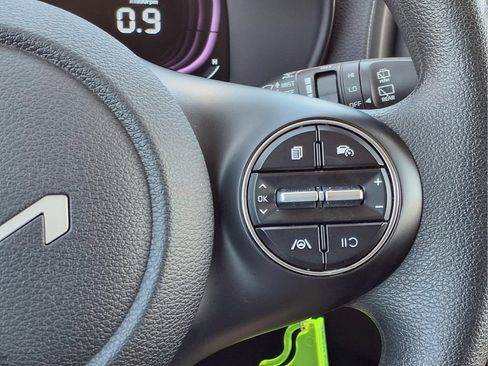 Used 2025 Kia Soul LX FWD image 16