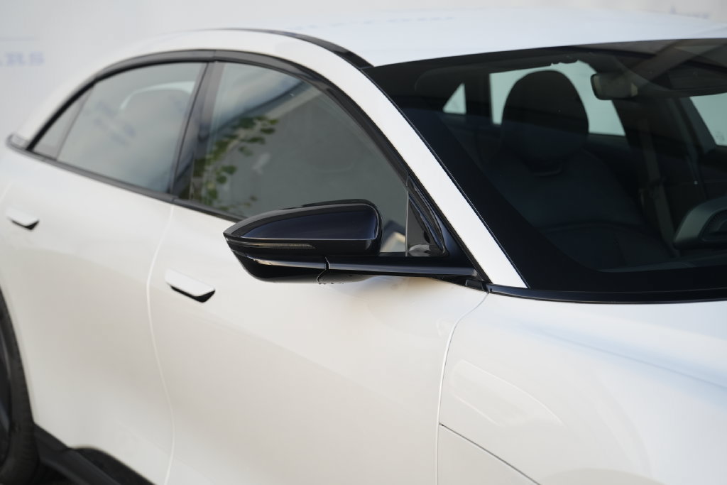 Used 2024 Lucid Air Pure RWD image 9