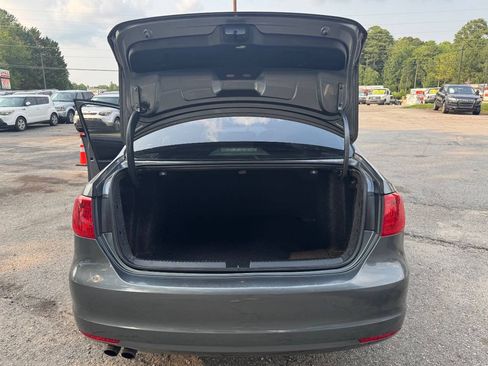 Used 2011 Volkswagen Jetta SE FWD image 18