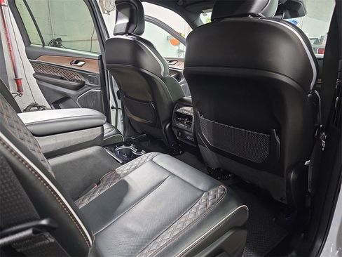 Used 2024 Jeep Grand Cherokee L Summit w/ High Altitude Package image 11