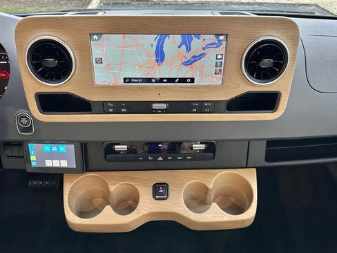 Used 2020 Mercedes-Benz Sprinter 3500 w/ Windows All Around Package image 86